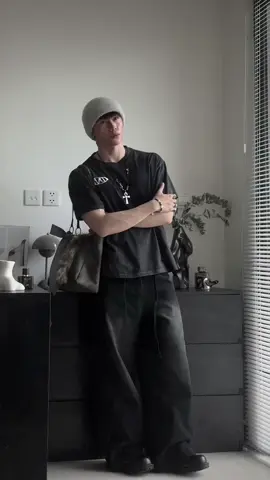 Fitcheck thật kỹ trước khi ra ngoài nhé mấy ní ✨  Fullset cả áo quần có sẵn trong 🛒  #devotus #OOTD #fitcheck #fallfashion #streetwear #localbrand #saigon #outfitideas #outfitinspo #mensfashion #phoidonam #phoidodep #trendy #xuhuong #tiktok #fyp 