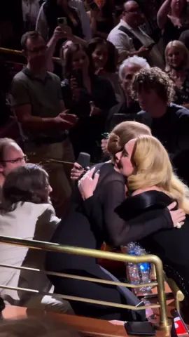 Tonight, the Queens met at the Palace ♥️ 🎥: @/nas.archive.s IG #weekendswithadele #celinedion #adele #whenwewereyoung #adelevegas @Celine Dion 