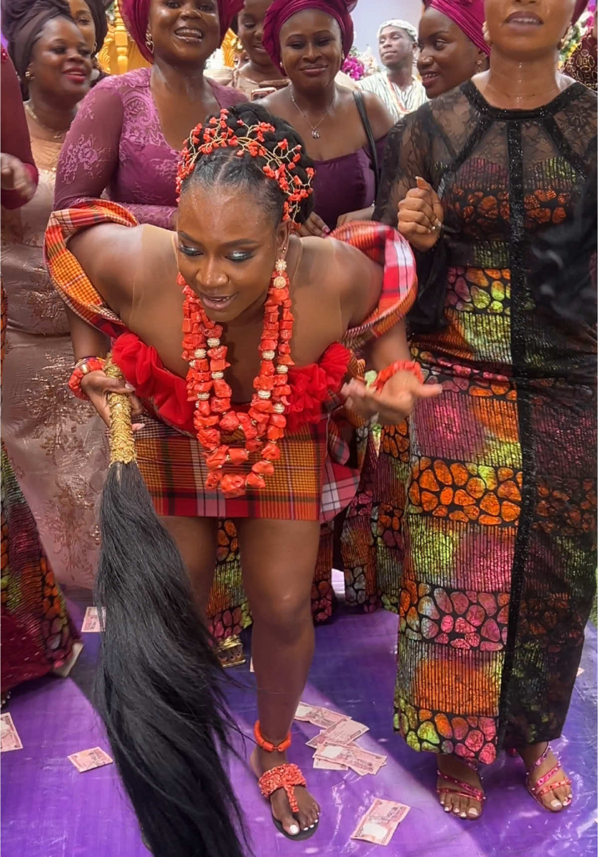 Egwu di ya💃 Achala Ugo is out❤️ @dj_phabz on the beat #TheUNLoveStory Bride : mz_lyf Brides First outfit: @eccentric.nyore Brides second Outfit : @markmoda_atelier Brides second fabric: @levy_fabrics Cake: @optimumcakes Decor: @peeveraconceptevents Brides Jewelries : @fynn_tynnsjewelries Bride Shoes: @allmarkbeauty.stores Bride Headtie : @theheadtie_gelestore 💄: @beautybychizzy_  Gele : @chigele_craft  Brides Hairstyling: @hair_by_frank__ Event Planner: @kobsevent  Beads: @zeediva_signet Mc: @mc_nomicable  Dj: @dj_phabz Photography & Videography: @Jeffchinonso_weddings Reel : @memorieswithsomtee __________ @bellanaijaweddings #bellanaijaweddings #loveweddingsng @loveweddingsng @weddingdigestnaija #weddingdigestnaija @weddingplannermagazineng @igboweddingng @igbankwunigeria  @igboweddingng @igboweddingng #Igbowedding @brides #brides @asoebiafrica #asoebiafrica @ms_asoebi #ms_asoebi #weddingplannermagazineng @munaluchibride #munaluchibride @sugarweddings #sugarweddings #NigerianWeddingPlanner #AnambraWeddingPlanner #SouthEasthWeddingPlanner #NigerianEventPlanner #AnambraEventPlanner #Southeastplanner #destinationweddingplanner