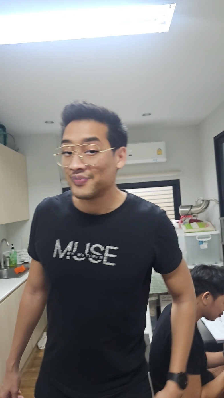 ครู @Muse By Metinee  เป็นอะไรไม่รู้  #lukkademetinee #lukkade #ลูกเกดเมทินี #ลูกเกด @markkingpayom @coach_ping @somsong_ba 