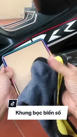Khung bọc biển số xe máy màu titan tặng kèm khăn lau 2 mặt. #khungbocbiensoxemay #bocbiensotitan #bocbiensoxemay 