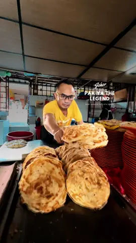 Ini antara port roti canai paling ramai orang suka datang. Hidden spot unlock . GERAI PAK YA. Roti canai ✅ #foodreviewjb #makanbestjohor #abangfoodie #Foodie #johor #makanjohor #reviewmakanjb #MakanLokal #MYFoodie 
