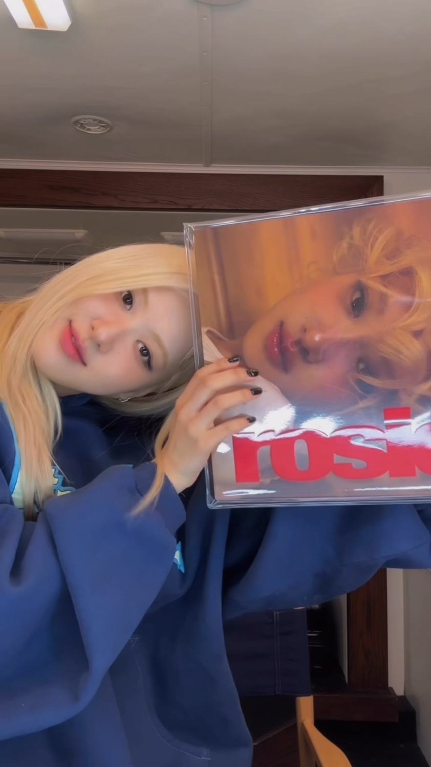 Rosie album unboxing out dec 6th!#rosé 