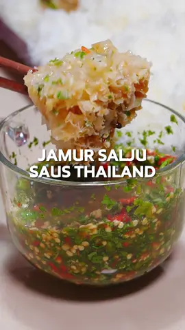Selalu ngiler kalo ada yang mukbang jamur salju & sauce thailand, hari ini aku bikin sendiri!  btw aku Pake baju dari @bnb  Full resepnya disini🧕🏻⬇️ BAHAN SAUCE THAILAND: • Cabe rawit hijau, 30gr • Cabe rawit merah, 30gr • Bawang putih, 3 siung • Daun ketumbar, 30gr • Terasi bakar, 4gr • Gula merah, 1 SDM • MSG, 1/2 SDM • Air jeruk nipis, 40ml • Air secukupnya #jamursalju #longervideos #sausthailand #tutorial #menujamur #viral #mukbang #tutorial #mukbangjamur #viralrecipe #fyp #fypシ #fypage #fypシ゚#viral #fypdongggggggg #fypp #fypdong #fypgakni #fypsound 