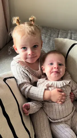 Matchande systrarna🩷🩷 #matching #matchingoutfits #sisters #baby #toddler #outfit #kläder #Siblings #föräldrarpåtiktok #mammorpåtiktok #2under2 #weekoutfit #bebis #systrar #fyp #foru #fördig 