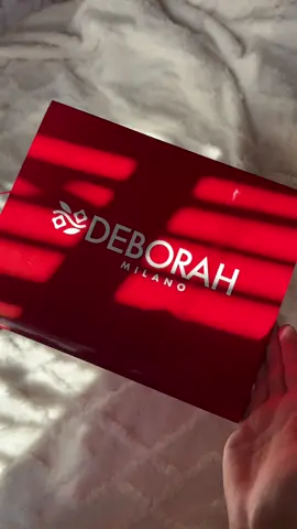 Do we want a makeup review ? @Deborah Milano  @Dis-Chem @dischembeauty  #deborahmilano #pr #unboxing #makeupunboxing #BeautyTok #southafricatiktok🇿🇦 #southafricanmakeup #CapCut #fypシ #foryoupage #luzetteinfluencer 