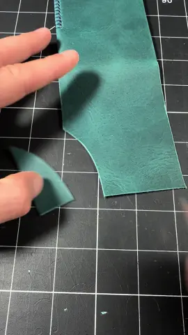 Full wallet build #leatherasmr #leather #leathertok #leathercraft #walletbuild #leatherwallet #leathertokleathercraft #leathertiktok #leatherworkshop #oddlysatisfying #handmade 