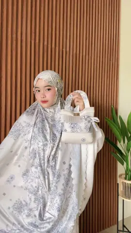 Warna ivory paling bestseller 🤩🫶🏻✨#mukena2in1 #xyzbca #fypシ゚viral #mukenasilkypremium #mukenahcantik #syahdikaofficial 