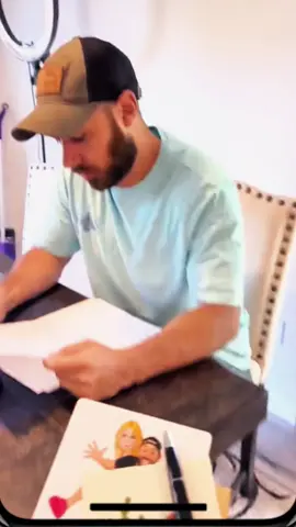 Shocking pen prank on husband 🤣 #scarepranks #scarecam #fail #jumpscare #scary #scared #scaring #foryou #fypシ #funny #funnyvideos #prank #scaringpeople #funnyprankvideos #funnymoments #hahaha 