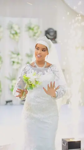 👸❤️Aroosad aroskeda shidatay ❤️👸#👸 #art #beauty #queens #Pride #💍❤️ #❤️❤️❤️❤️ #night #somalitiktok #fy #vivoy51style #meme #stitch #fyp #guur #aroos #shidan #LearnOnTikTok #loveyou #messi