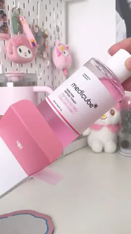 Pink skincare that actually works? Then try this one now from @Medicube Global 💕🫶🏻🎀 Will post review about this one soon ✨  #kbeauty #skincare #medicube #pinktok #toner #koreanskincare #kbeautyskincare #kbeautyproducts #medicubepdrn #pdrn #pdrntoner #wonyoungism  For collabs email: ks.ugcreator@gmail.com 
