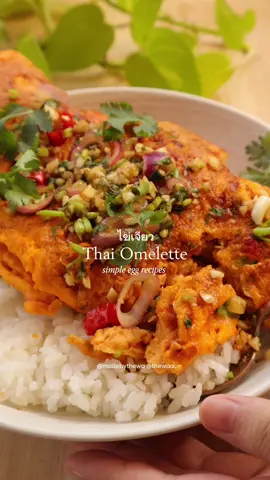 Full recipe in caption <3 Thai Omelette/ Kai Jeow 🍳🌶️ — lisa blackpink’s favorite food ! INGREDIENTS  - 100gr udang kupas - 4 telur - 3 siung bawang merah - Daun bawang (sesuai selera) - 3 biji cabe keriting Sauce : - 4 siung bawang putih - 3 siung bawang merah - 5 biji cabe rawit - Daun ketumbar & Batang ketumbar (sesuai selera) - 1 sdm kecap ikan - 1-2 sdm brown sugar / gula jawa - 2 jeruk nipis Pan yang aku pakai : Wonder Pan Series @Steincookware  - Satu- satunya cookware dengan coating sendiri bernama “Stein coating” - Teknologi dari Swiss, lebih tahan baret dan anti lengket dibanding coating lain - Bisa memasak tanpa minyak dan mudah dibersihkan - Kualitas premium dengan harga yang affordable - Hadir dengan 2 model frypan & wokpan - 5 variasi warna yang cantik : magenta, pink, coral pink, green satin & violet Belinya di marketplace official @steincookware atau di toko offline & reseller terdekat di kota kalian yah! & Jangan lupa ikutan reels video contest, ceritain pengalaman kalian pakai produk Stein Cookware dan menangin hadiah menarik nya. Info lebih lengkap di instagram @steincookware ✨ — #steincookware #besteinout #wonderpanseries #banggapakaistein #telurdadar #telur #eggs #eggrecipes #reseptelur #thaiomelette #aesthetic #homecooking #homecook #homecooked #lunch #lunchideas #cook #cooking #lazyrecipe #Recipe #EasyRecipes #EasyRecipe #dinner #DinnerIdeas #masak #resep #resepsimple #resepmasakan #resepmudah #reseplezat #easyrecipesathome #fyp #foryou #foryoupage 