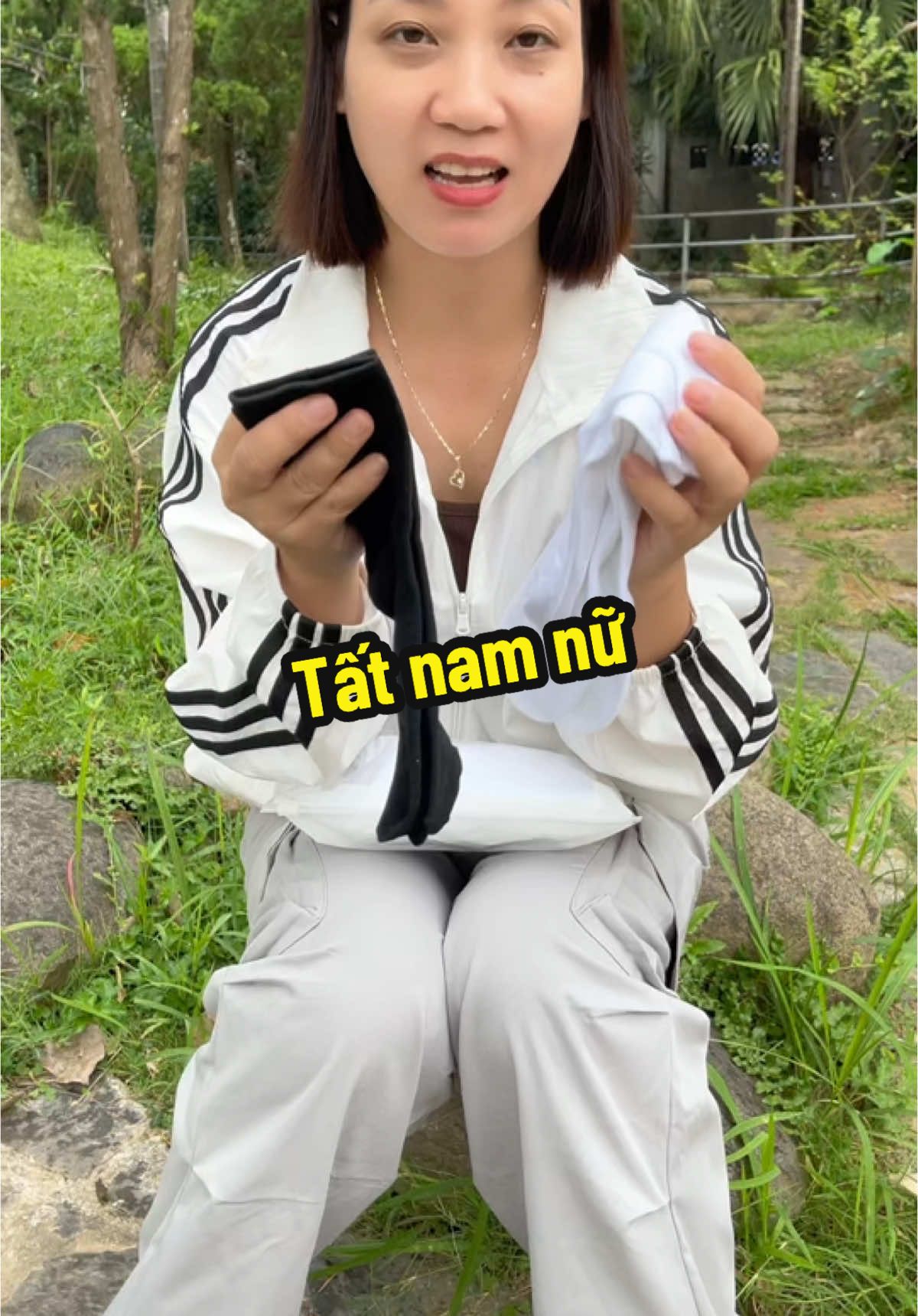 Lạnh rồi các bác đã kịp săn tất cho cả gia đình chưa ạ #tat #tatnamnu #tatnam #tatnu  #thaothaonga #hot #xuhuong 