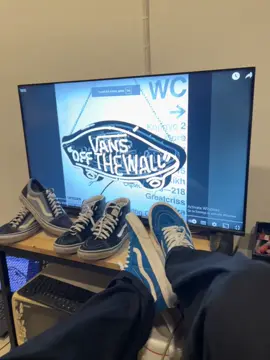 VANSดิวะ🤍💙#vansoffthewall #sk8 