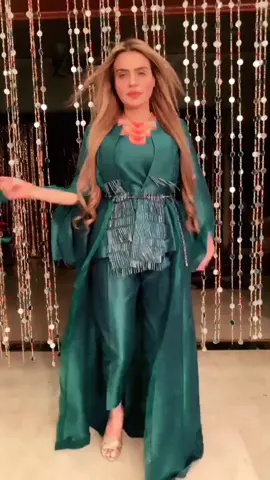 @starxwolf @dolly_hu_yar #virlvideo #minahilmalik727 #dollyssignaturesalon #dolly #dollyfam 