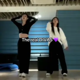 #chaeryeong & #yeji  @ITZY #DIVA #dance #kpop #itzy 