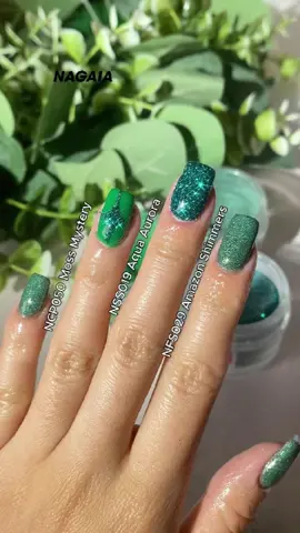 🌟 Create your simplest Pole Star nails with just two crossed lines and curves! I’m obsessed with this jungle and aqua color combo! 🌳🏞️ ##diynails #homesalon #nailsoftiktok #homenails #dipnails #glitternails #cutenails #shinenail #NailArt #diynailsathome #thenagaia #fyp #nailsdipping #dippowdernails #greennails