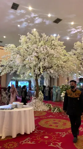 Kondangan digedung emng beda😅#fyp #kondangandigedung#pengikut#sorotan 