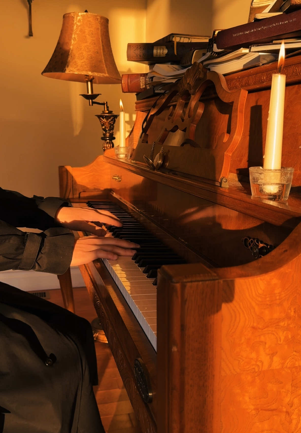 Howl’s Moving Castle main theme - Merry-Go-Round of Life by Joe Hisaishi #darkacademia #piano #anime 