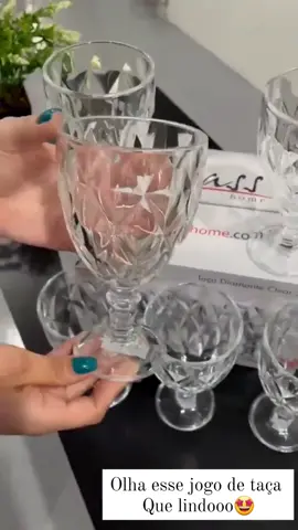 🍷 Aprecie o melhor do vinho com elegância! Este jogo de 12 taças de vidro transparente, com capacidade de 330ml, é perfeito para tornar qualquer ocasião especial.  Design clássico e sofisticado que realça o sabor de cada gole.  Ideal para recepções, jantares ou para aquele momento relaxante no fim do dia. ✨ 👉 Quer garantir o seu? Comente ‘Quero o link!’ e enviaremos a oferta exclusiva para você! #TaçasDeVinho #JogoDeTaças #Elegância #MesaPosta #DicaDeCasa #VinhoComEstilo #Recepção #Promoção #Decoração #DicasDeCompra #Vinho #AmantesDeVinho