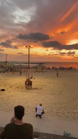 Sunset madness in Tel Aviv 🇮🇱❤️🌅#amazingtelaviv #telavivcity #тельавив #telaviv #beachvibes 