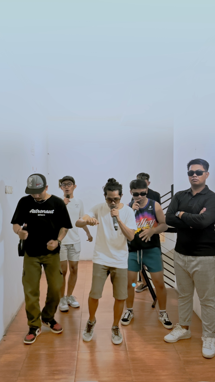 biar gak galau kali ah..  toema agak embaskan dulu sikit dari situ bess😅 #holongpanimpuli #henrymanullang@andrysinagamps_ggm @pardolok7 @arnolsimbolon7 @dipposnaibaho_ @jamottampubolon  📷 @51peol