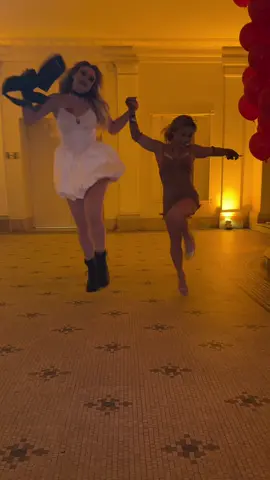 Entre a amiga alta e a baixa, quem é você? 🤣🤣🤣🤣 @Flavia Lopes saraiva 