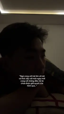 Ngủ cùng với trái tim vỡ nát.. #xuhuong #tamtrang #metmoi #nhacbuontamtrang #tuithan #varli #fyp #master2023bytiktok #buon_tam_trang #buon_tam_trang #flop #tolamin 