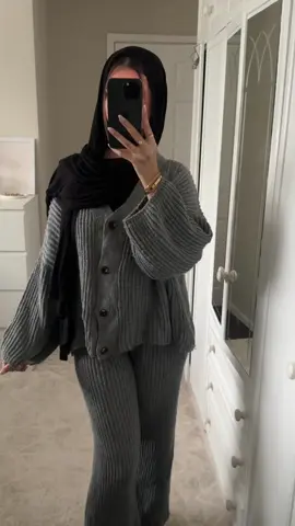 One of my fav sets from last yearrr🍂 #foryoupage #coord #outfit #fashion #hijabi #OOTD #modest #winter #inspo 