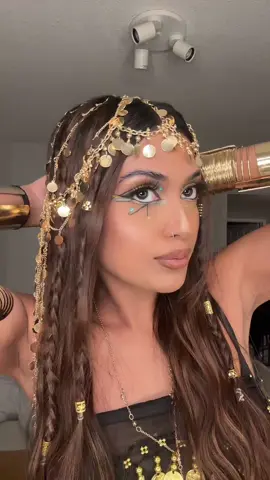 cleopatra loook ✨🩵 #halloween #halloweenmakeup #cleopatra #cleopatramakeup #cleopatralook #grwm #halloweentutorial #fyp #fy #halloween2024  #halloweeninspo  @Rare Beauty  @NYX Professional Makeup  @Huda Beauty 