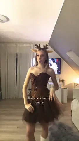 this sound reminds me soo much of halloween 🌙 | ig: vitadilevia #fyp #fy #viral #foryoupage #halloween #halloweentransition #transition 