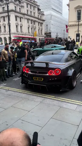 #nissangtr #gtrr35 #flames #revving #spotsbyalexx #londoncarspotting #cartok #carspotting #blowthisup #fyp 