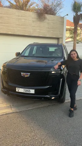 Cadillac Escalade😎 شو رايكم بالسعر بالآخر؟ بيت متنقل مع محرك V8 6.2L بولد 420 حصان وقوة عزم 623NM مع ناقل حركة عشر غيارات #cadillac #escalade #CarsOfTiktok #WomenOfTikTok #cargirl #RanaHayek #رنا_حايك #ميكانيكية_سيارات  #CapCut @CadillacArabia 