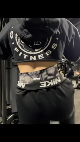 bros got a saggy bum🫶🏼🫶🏼 minor back pump #fyp #gym #backandbiceps 