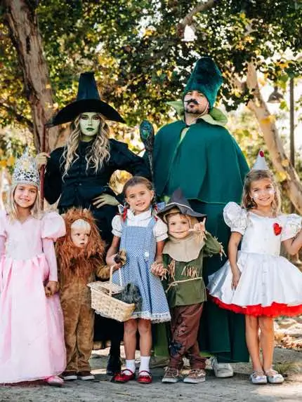 Were off to see the wonderful halloween adventures! #fishfam #wizardofoz #halloweenlook #trending #wicked 