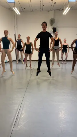 ⭐️ Ejercicio de PETIT ALLEGRO!! #ballet #dancer #balletcombo #male #maledancer #balletteacher 