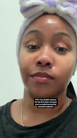 Im learning so much about skincare, the more I learn is the more I want share with others. Have you tried double cleansing with this ginseng cleansing oil from @Beauty of Joseon yet?! If not, what are you waiting for ?? 👀👀 #doublecleansing #doublecleanse #oilcleansing #koreanskincare #koreanskincareproducts 