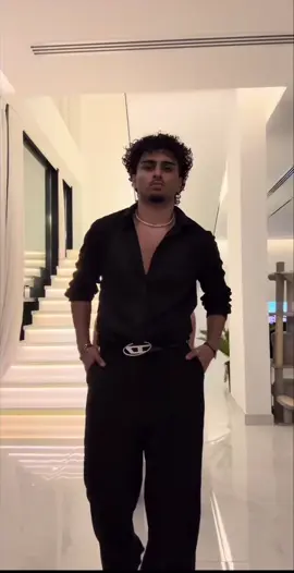 Diva but make it the men version?🤔 love these brothers #fyp #foryo #foryoupage #vacation #dubai🇦🇪 #trio #brothers #kalinbrothers 