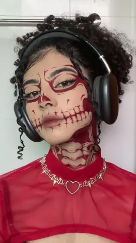 compiladozinho pra vcs se inspirarem nessa semana 🎃 pena que não tenho nem uma festa de Halloween pra usar minha makes 😭😭 iai? qual dessas vcs reproduziriam ? . . . #halloween #halloweenmakeup #scary #diadasbruxas #trend #viral #explore #skull #skullmakeup #caveira