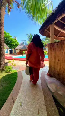 Helloooo ! Alors j’espère vous avez passé un agréable week-end… moi si ! J’ai envie de vous faire découvrir ce magnifique endroit, une pepite 👌🏽 L’endroit s’appelle ALIZE PLAGE…  #viral_video #tiktoktogo🇹🇬 