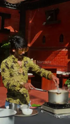 Nosso divo Pranchana indo comprar um shampoo e um condicionador top!  . . #pranchana #india #gororobanarrada #comidaindiana 