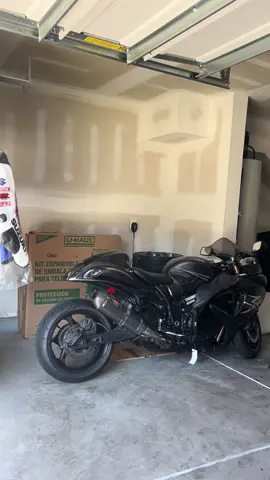 An early birthday gift to myself  #bikers #bikersoftiktok #bikerlife #bikelover #bike #bikelife #motorcycle #motorcyclelife #Motorsport #motolife #bikerider #bikertok #motorcyclelover #rider #suzuki #gsxr #hayabusa 