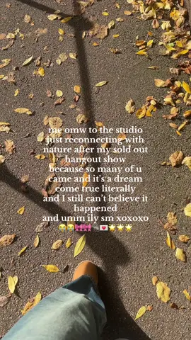 yesterday was so insane pls let me do it again and again and for the rest of my life perhaps💘💘💘🌟🌟 having you all sing with me was everything ily lets do it again soon!! #nadialorenmusic #upcomingartist #nadialorenhangout #concert 