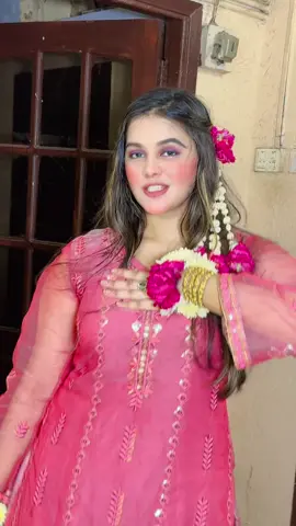 Kitni Makhmoor Hain #fyp #foryou #foryoupage #safirakhan 