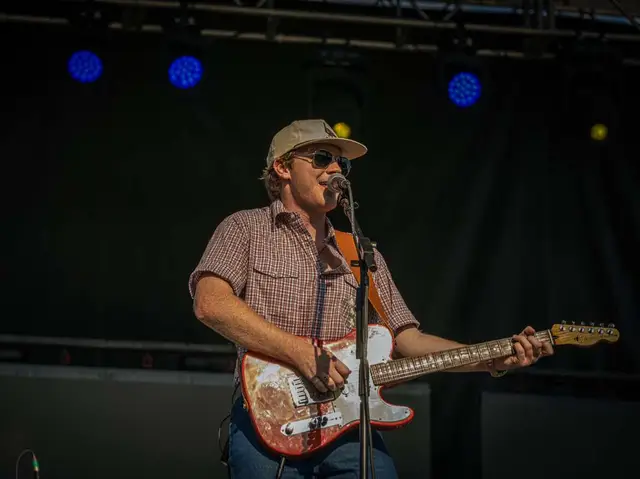 Thank you @goseafoodfestival for having us out, and THANK YOU to all y’all that showed up so early to see us in that Georgia heat at 4:00pm! Looking forward to another weekend of Georgia shows NEXT WEEKEND! Let us know where we’ll see ya! 11.1 • St. Simons Island, GA @ziggymahoneys  11.2 • Statesboro, GA @The Blue Room   #livemusic #tour #countrymusic #fyp 