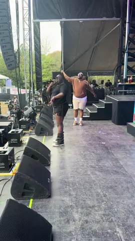 When I tell you this universe has truly blessed me with some brothers for LIFE! I literally had no idea that @the1saucysantana was going to bring me out for @onemusicfest & I’m literally GAGGGINGGGGGGG! To hear the people go crazy like that I’m forever blessed! Forever thankful❤️