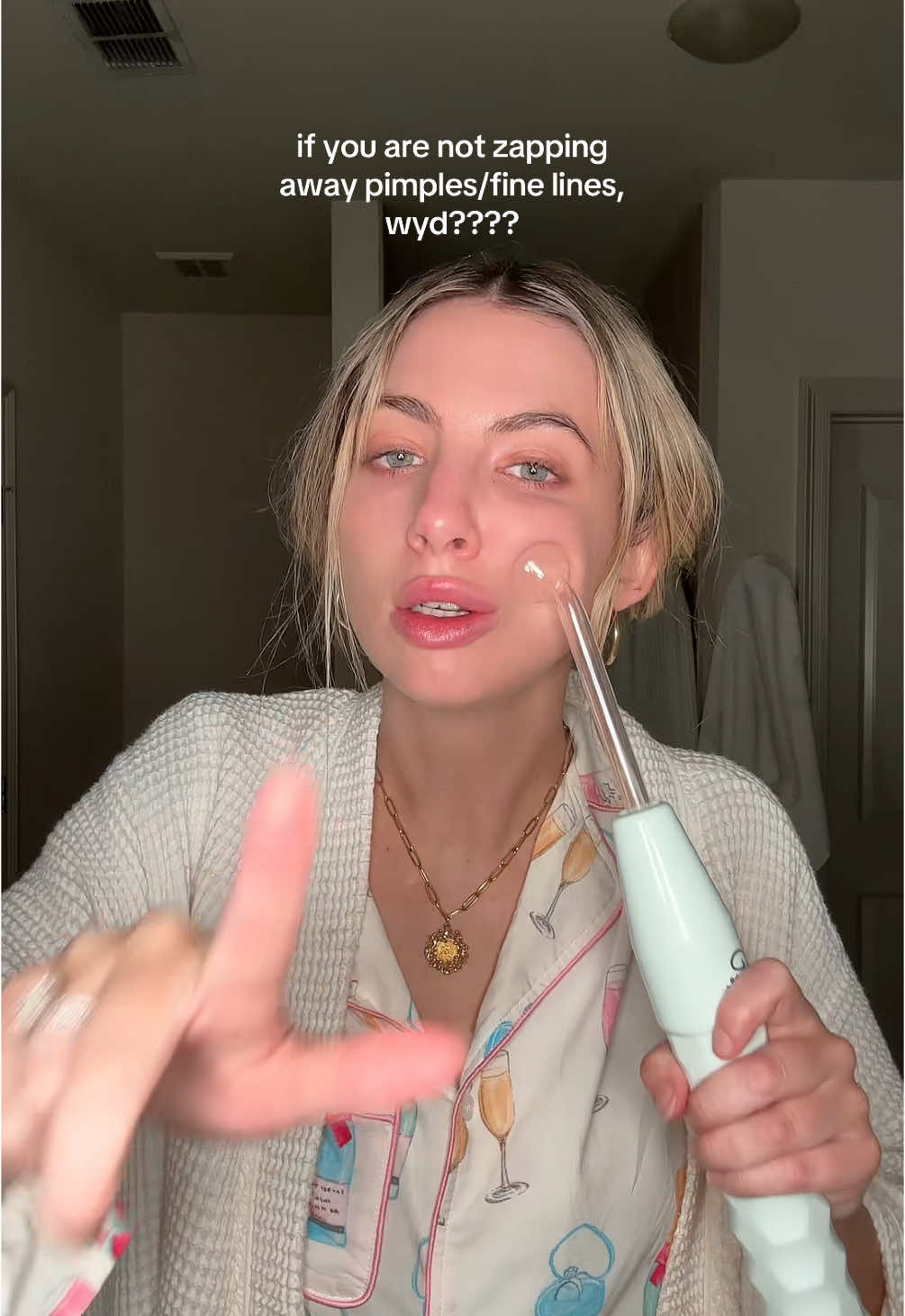 this should be called a pimple zapper/eliminator #highfrequency #highfrequencyfacial #pimpleremover 