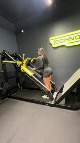 La séance qu’il te faut 🍑🔥#Fitness #fitnesspark #musculation 