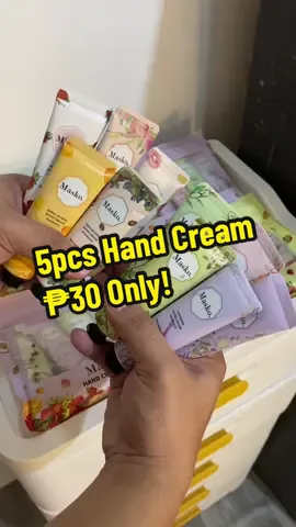Looking for affordable giveaways this Christmas? This Masko Hand Cream set is a perfect gift idea for you! Check out now. #giftidea #maskohandcream #handcream #christmasgift 