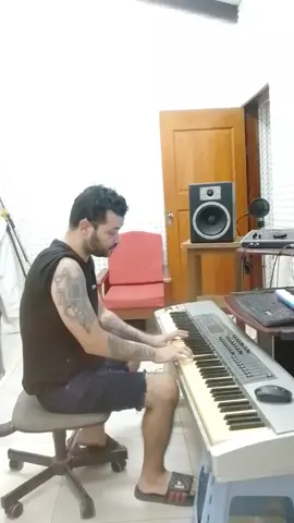 #intro #piano #tardedemais #estudiodegrabacion #saladeensayo #santacruzdelasierra🇳🇬 #fyp #secadiablobolivia #racanegra 